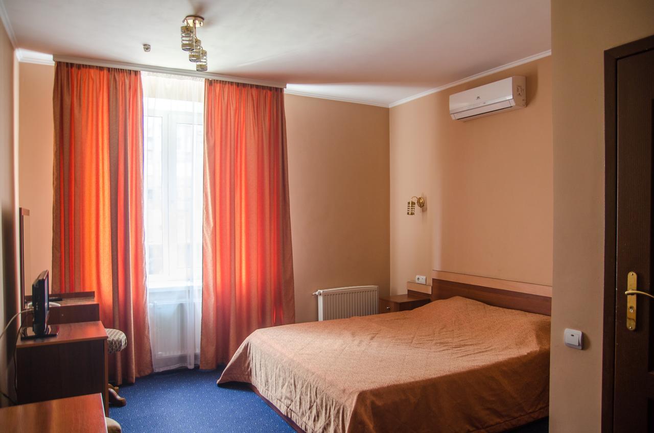 Galant Hotel Boryspilʼ Exteriör bild