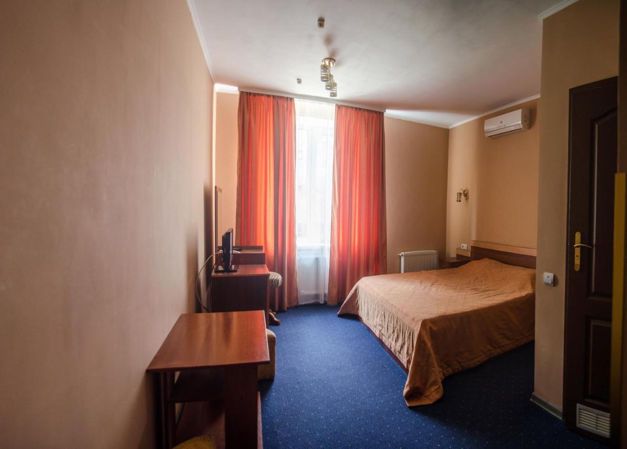 Galant Hotel Boryspilʼ Exteriör bild