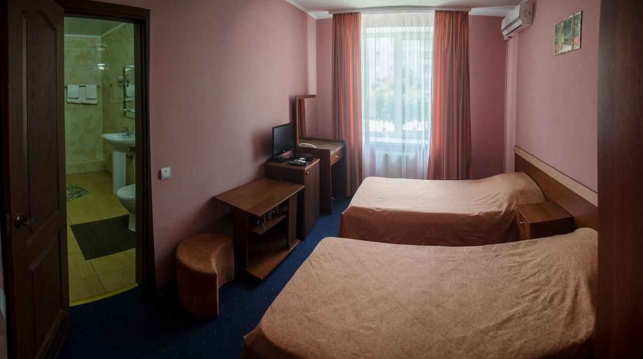 Galant Hotel Boryspilʼ Exteriör bild